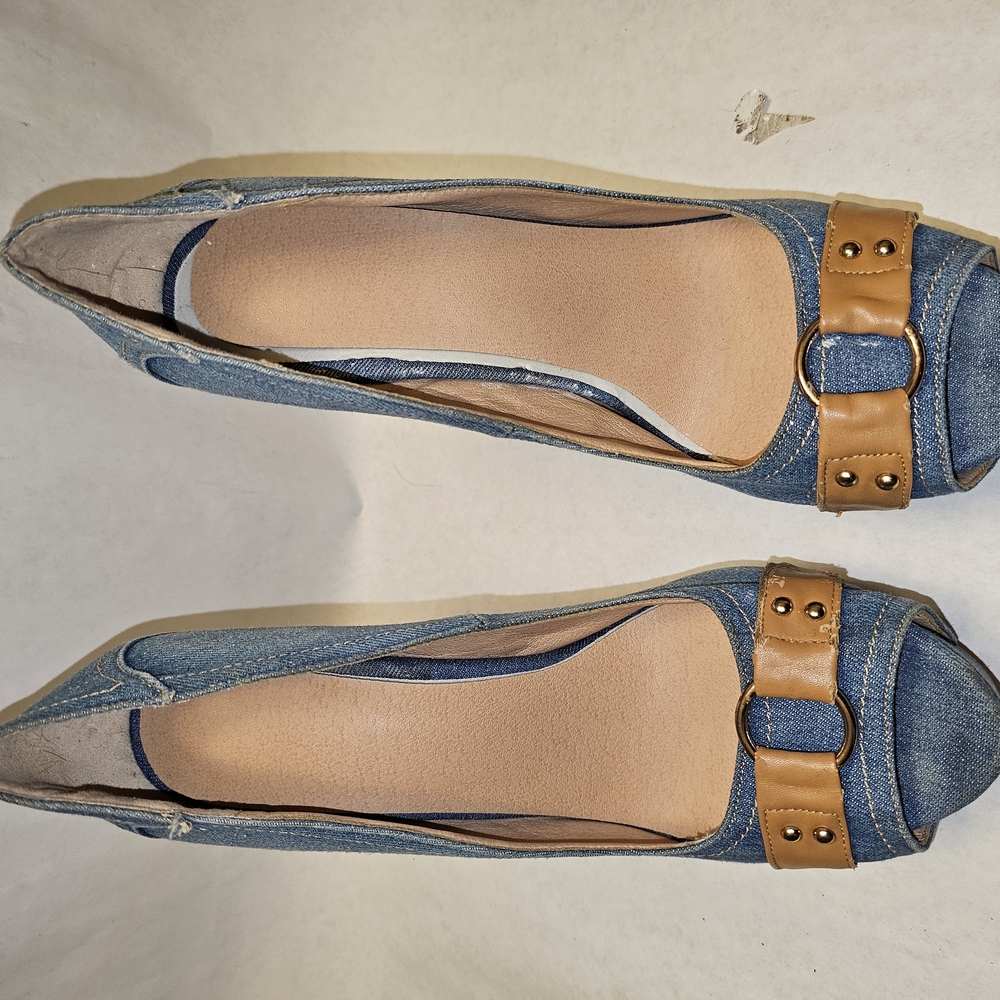 Stylish Denim and Tan Heels - Picture 5 of 5